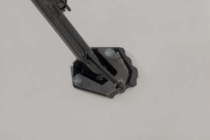 SW-MOTECH Extension para caballete lateral Negro/plateado. Modelos Honda.