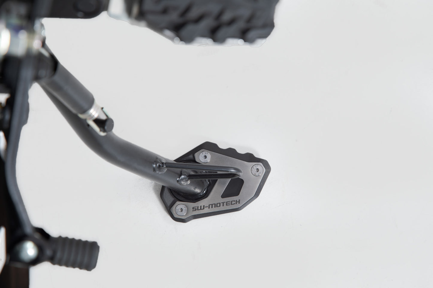 SW-MOTECH Extension para caballete lateral Negro/Plateado. KTM 390 Adventure (19-).