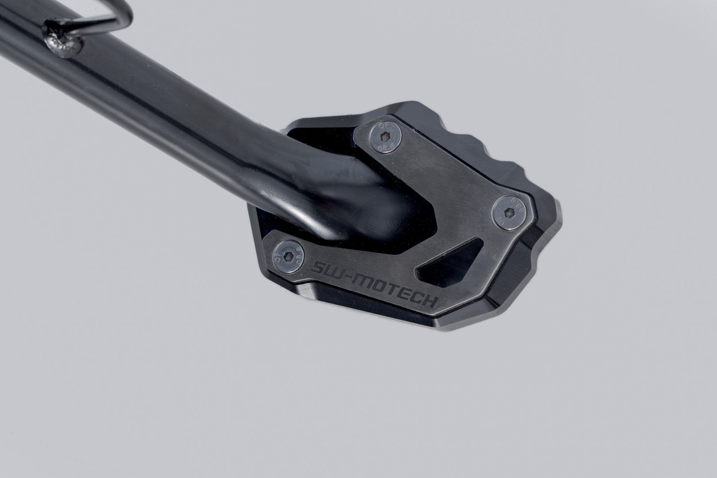 SW-MOTECH Extensión para caballete lateral Negro/plateado. Suzu V-Strom 1050DE April RS 457.