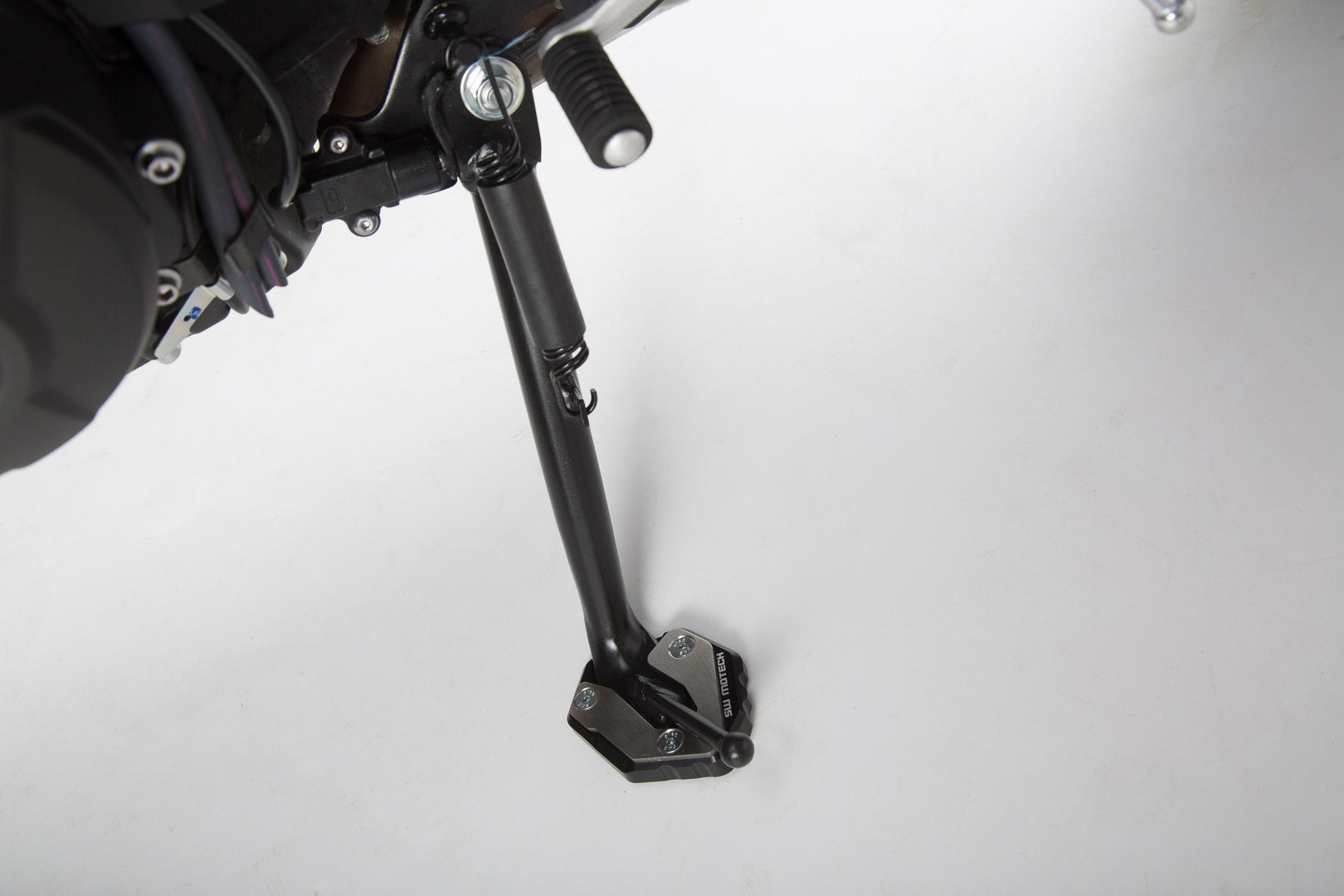 SW-MOTECH Extension para caballete lateral Negro/Plateado. Yamaha MT-09 Tracer XSR900/Abart.