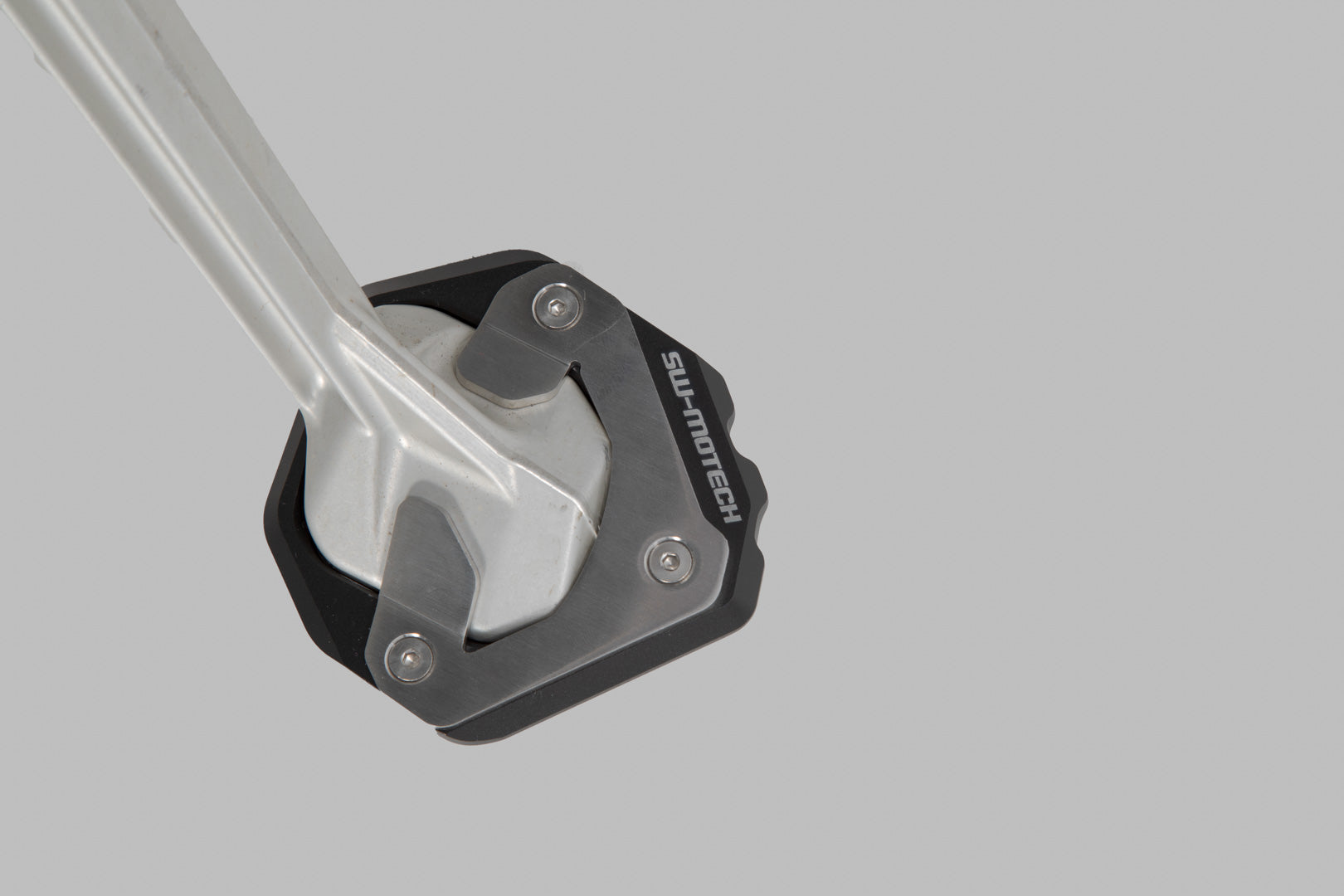 SW-MOTECH Extension para caballete lateral Negro/Plateado. Modelos Yamaha Ténéré 700 (19-).