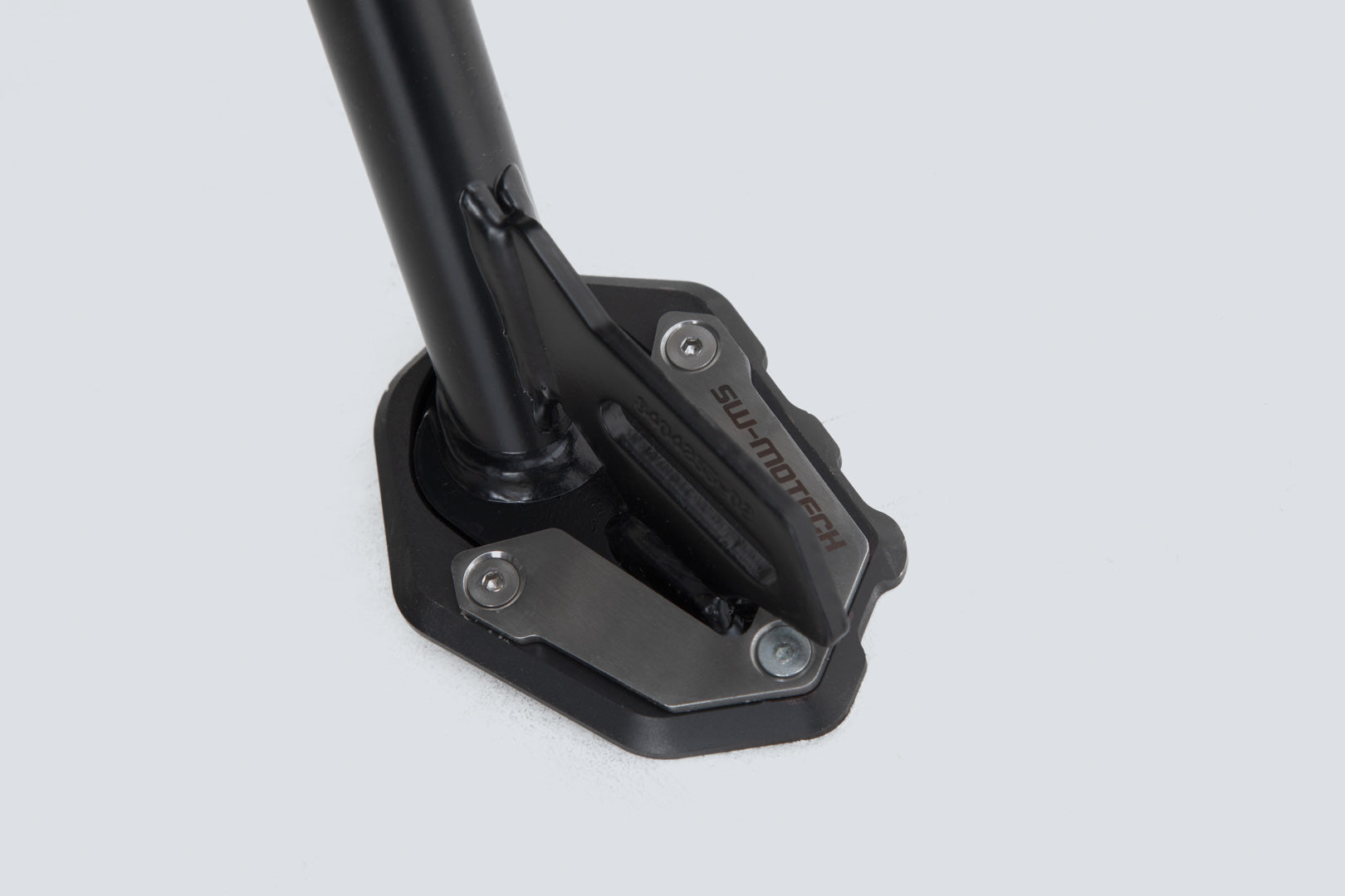 SW-MOTECH Extension para caballete lateral Negro/Plateado. BMW F 900 R / XR (19-).