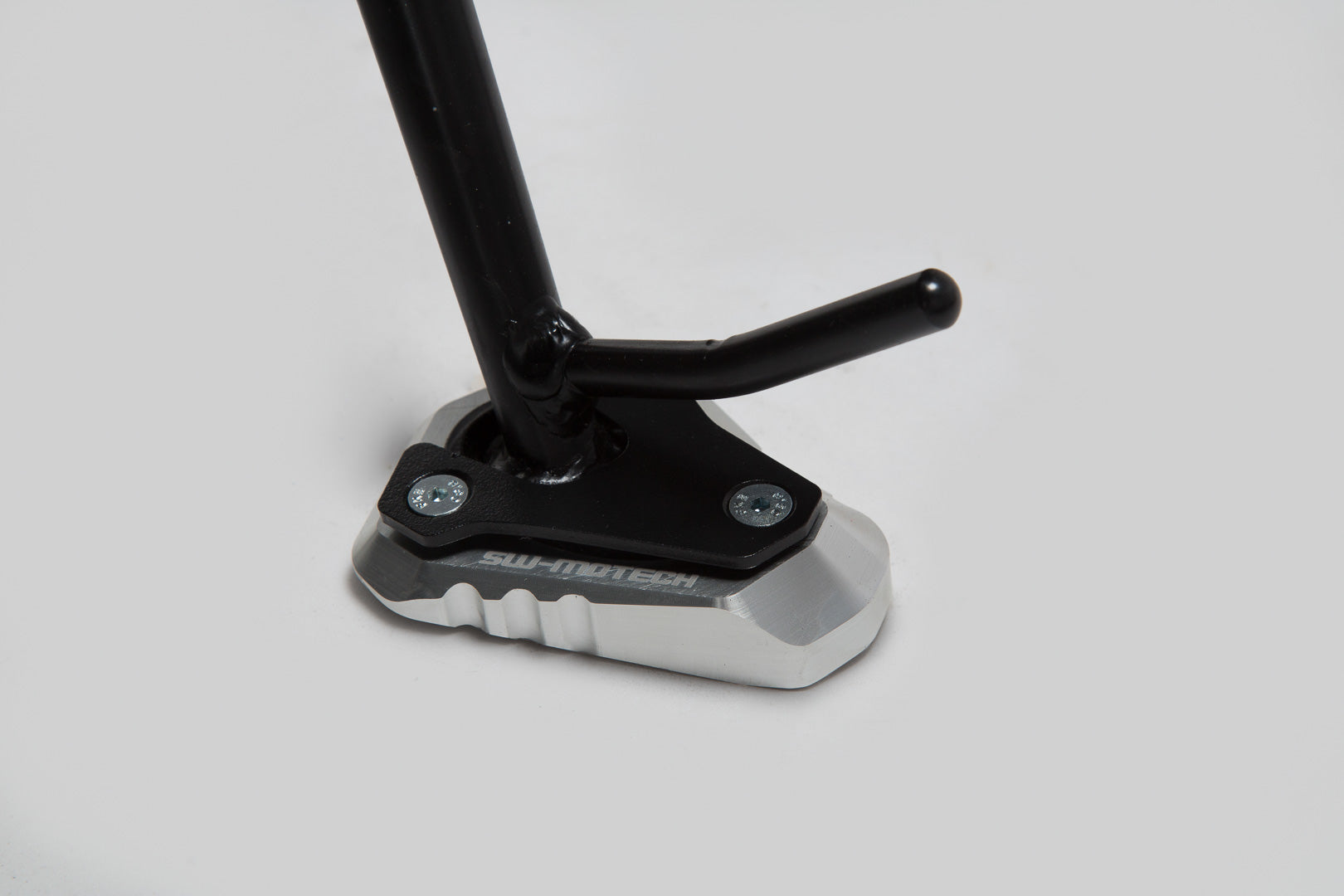 SW-MOTECH Extension para caballete lateral Negro/plateado. Modelos Kawasaki (11-).