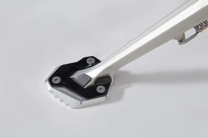 SW-MOTECH Extension para caballete lateral Negro/plateado. Modelos Tiger 800 XC/XR (17-).
