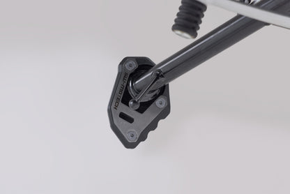 SW-MOTECH Extensión para caballete lateral Negro/Plateado. Trium Speed 400/Scrambler 400X/XC.