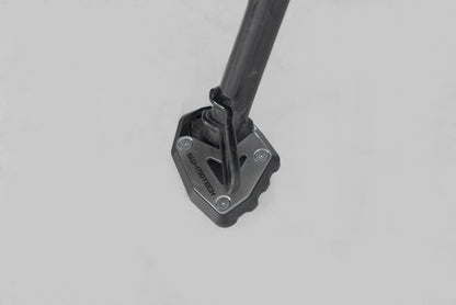 SW-MOTECH Extension para caballete lateral Negro/plateado. Triumph Trident 660 (21-24).