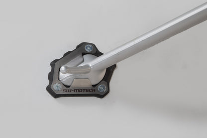 SW-MOTECH Extension para caballete lateral Negro/plateado. Modelos Triumph 1200 (18-).