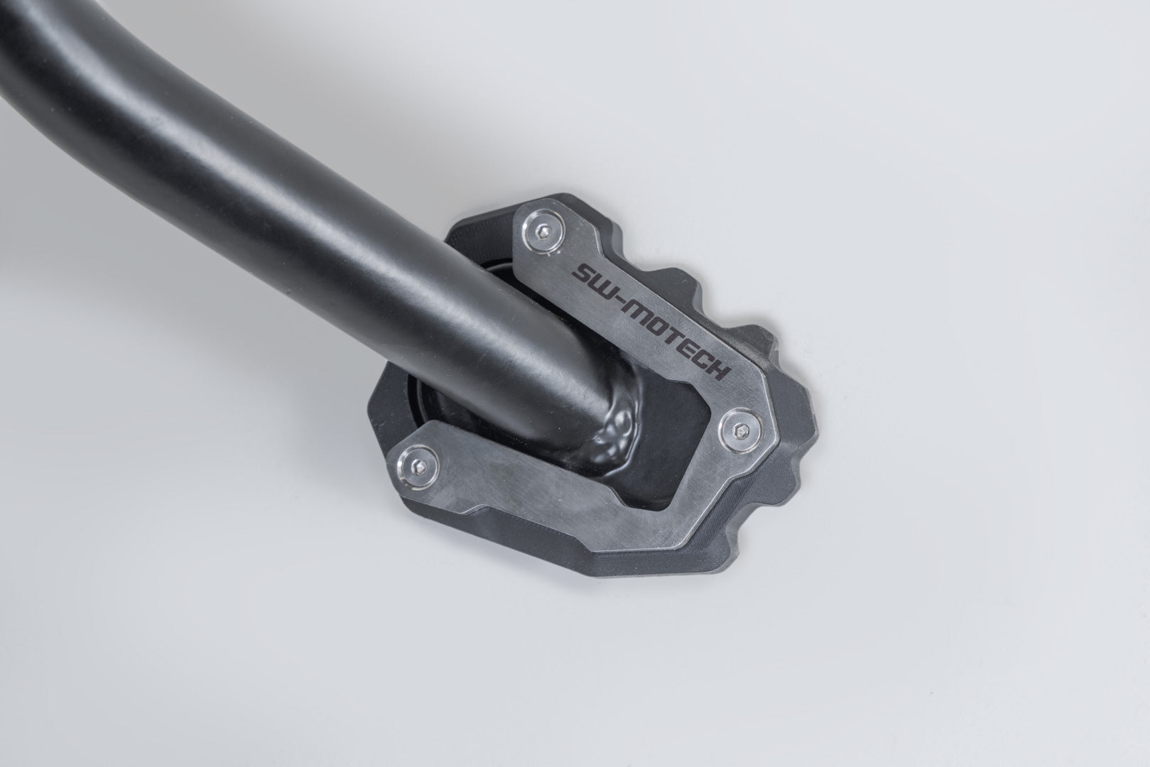 SW-MOTECH Extension para caballete lateral Negro/plateado. Triumph Tiger Sport 660/800 (24-).