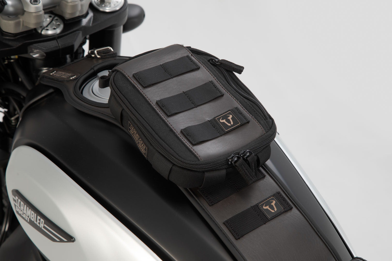 SW-MOTECH Soporte T-Lock Con adaptador Molle.