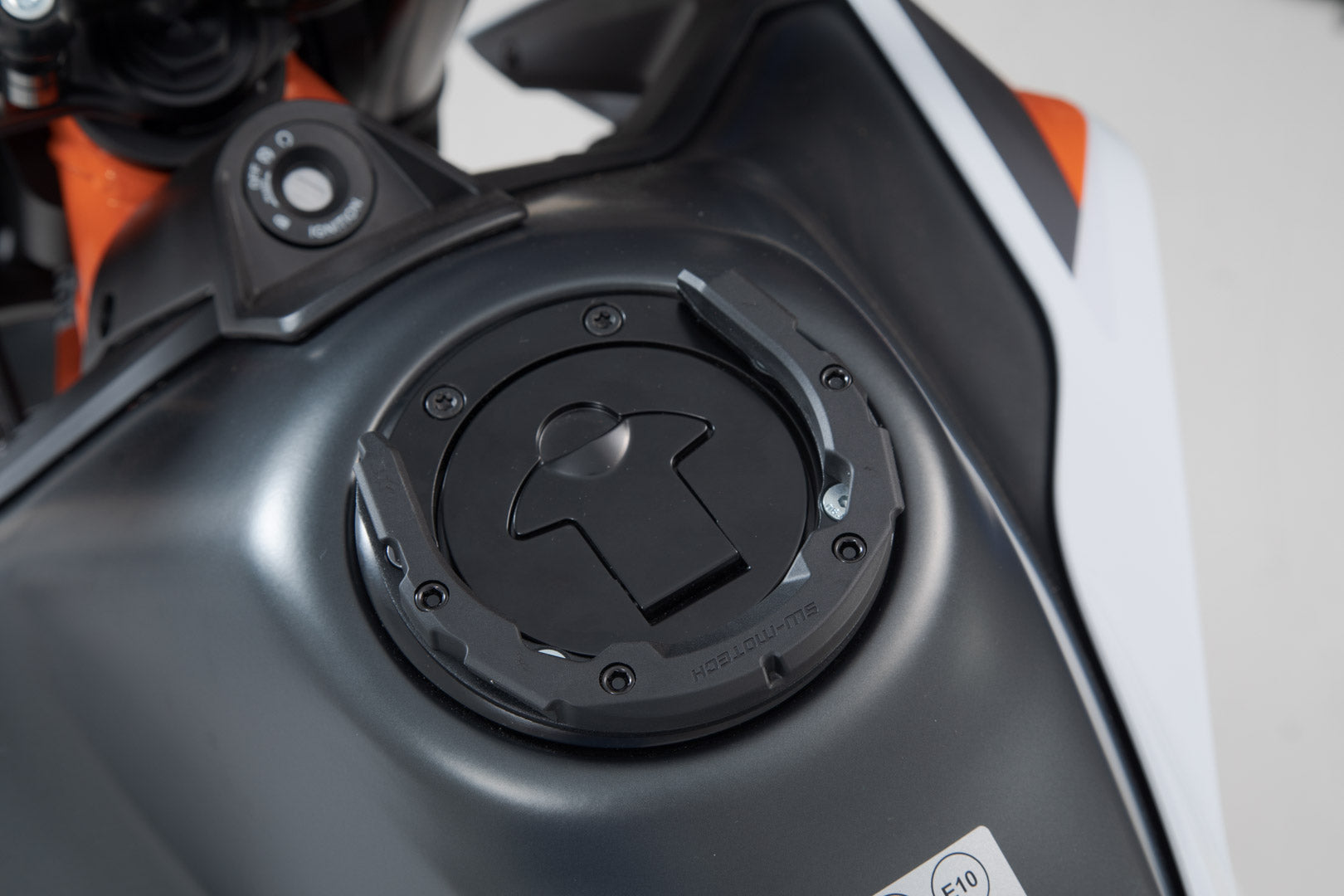 SW-MOTECH Anillo de depósito PRO Negro. Modelos KTM. 6 tornillos.