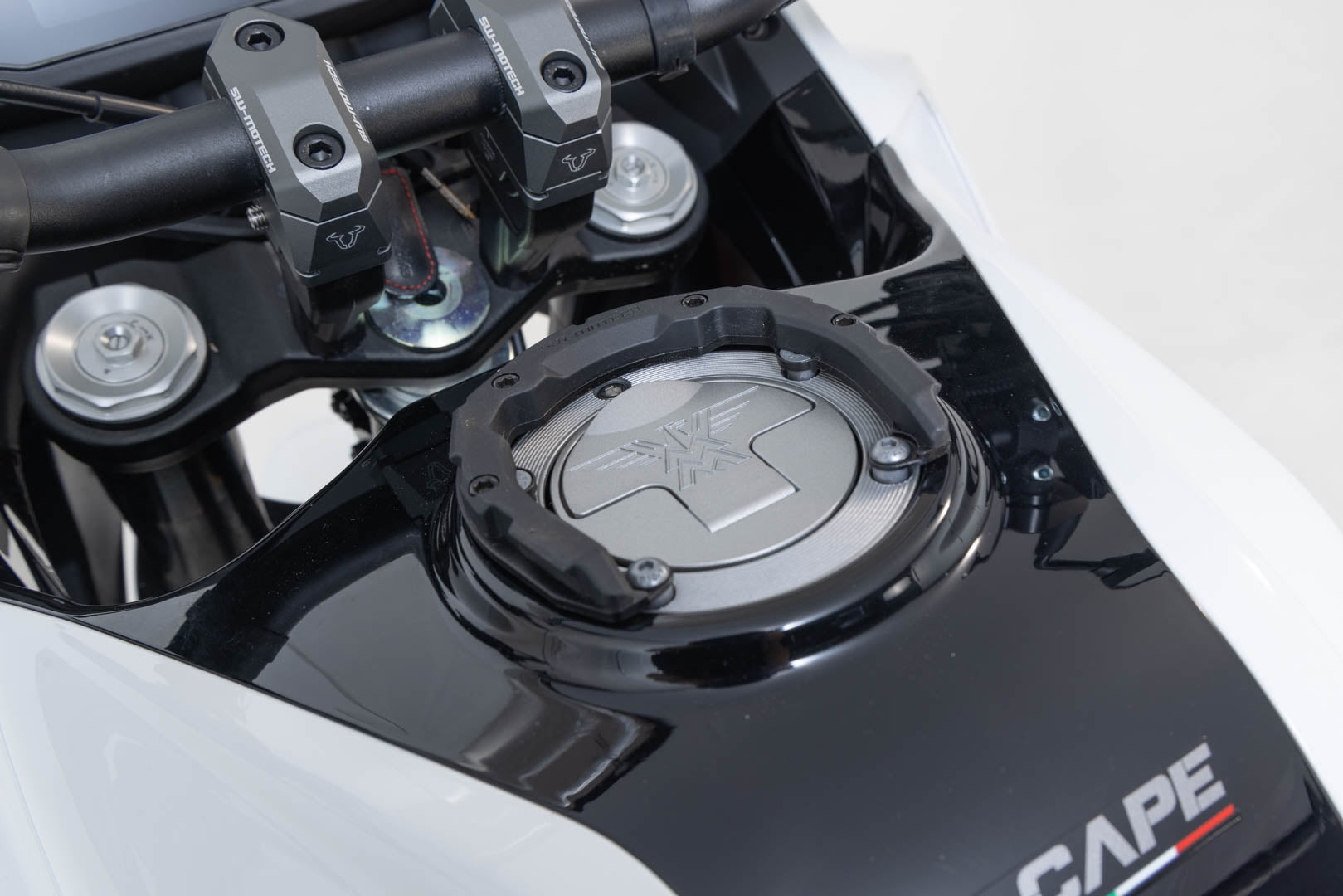 SW-MOTECH Anillo de depósito PRO Negro. Modelos Yamaha / Moto Morini.