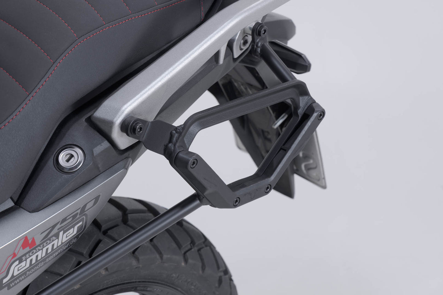 SW-MOTECH Soporte lateral izquierdo V-LOC Honda XL750 Transalp (22-).
