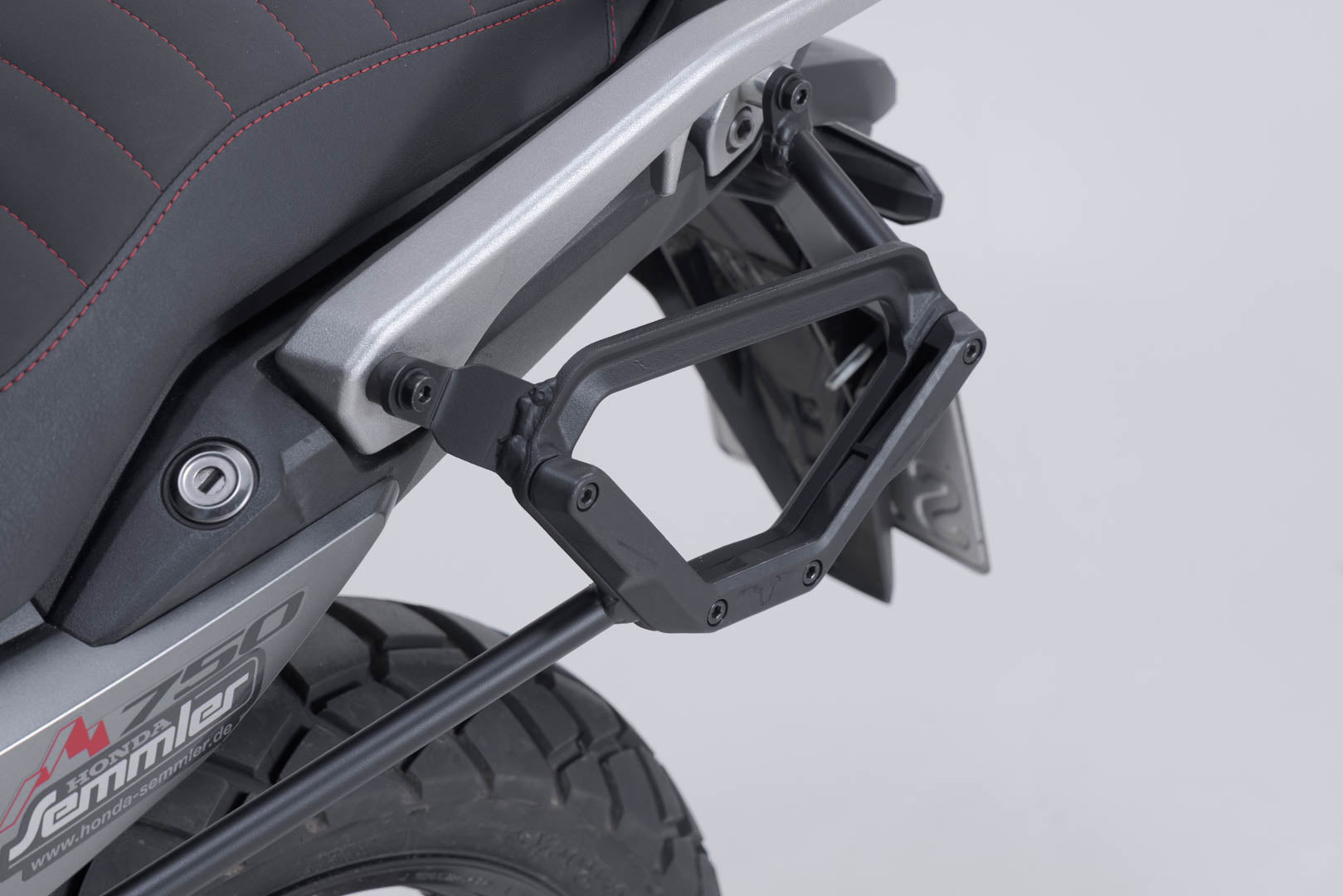 SW-MOTECH Soporte lateral izquierdo V-LOC Honda XL750 Transalp (22-).