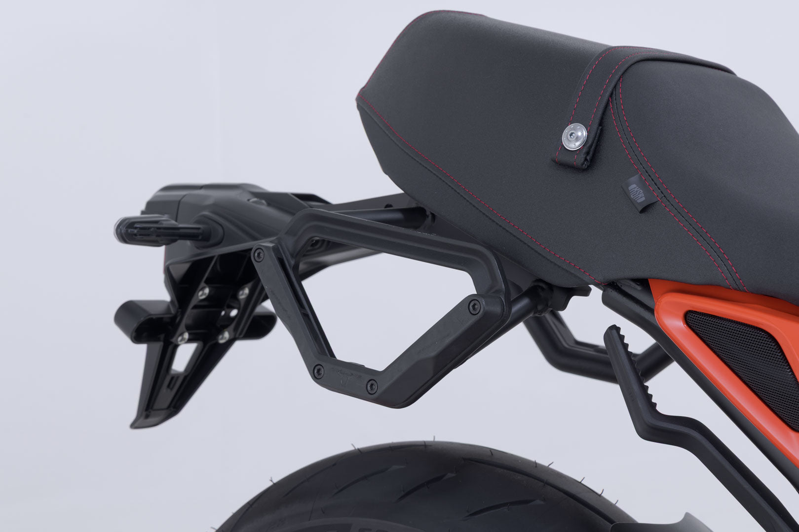 SW-MOTECH Soporte lateral derecho V-LOC Yamaha XSR900 (21-) XSR900 GP (23-).