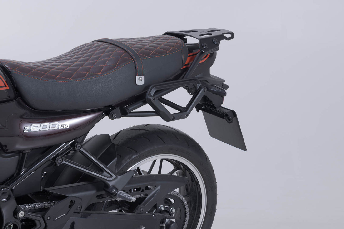 SW-MOTECH Soporte lateral izquierdo V-LOC Kawasaki Z900RS/ Cafe/ SE (17-) 50th Anni. (22-).