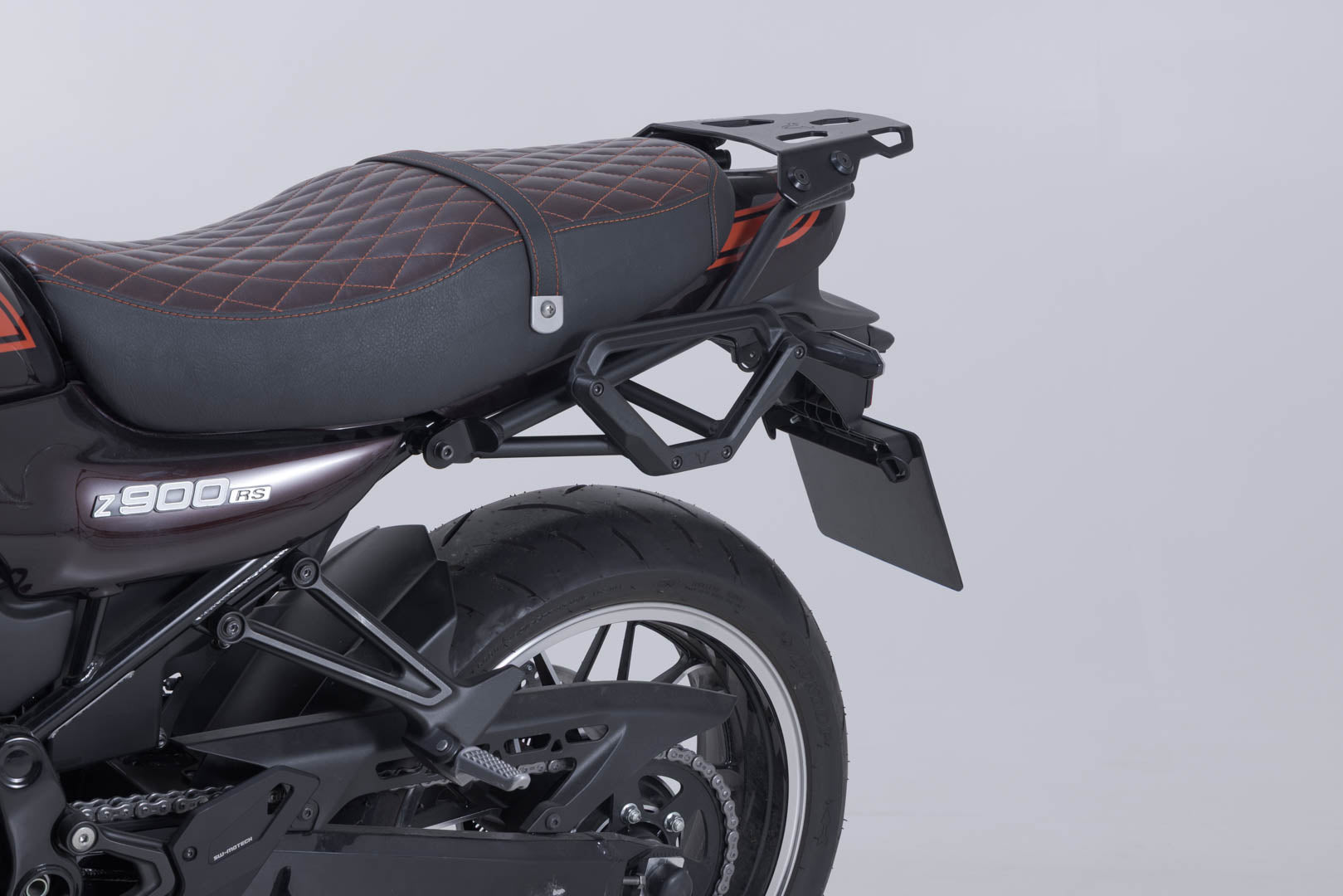 SW-MOTECH Soporte lateral izquierdo V-LOC Kawasaki Z900RS/ Cafe/ SE (17-) 50th Anni. (22-).