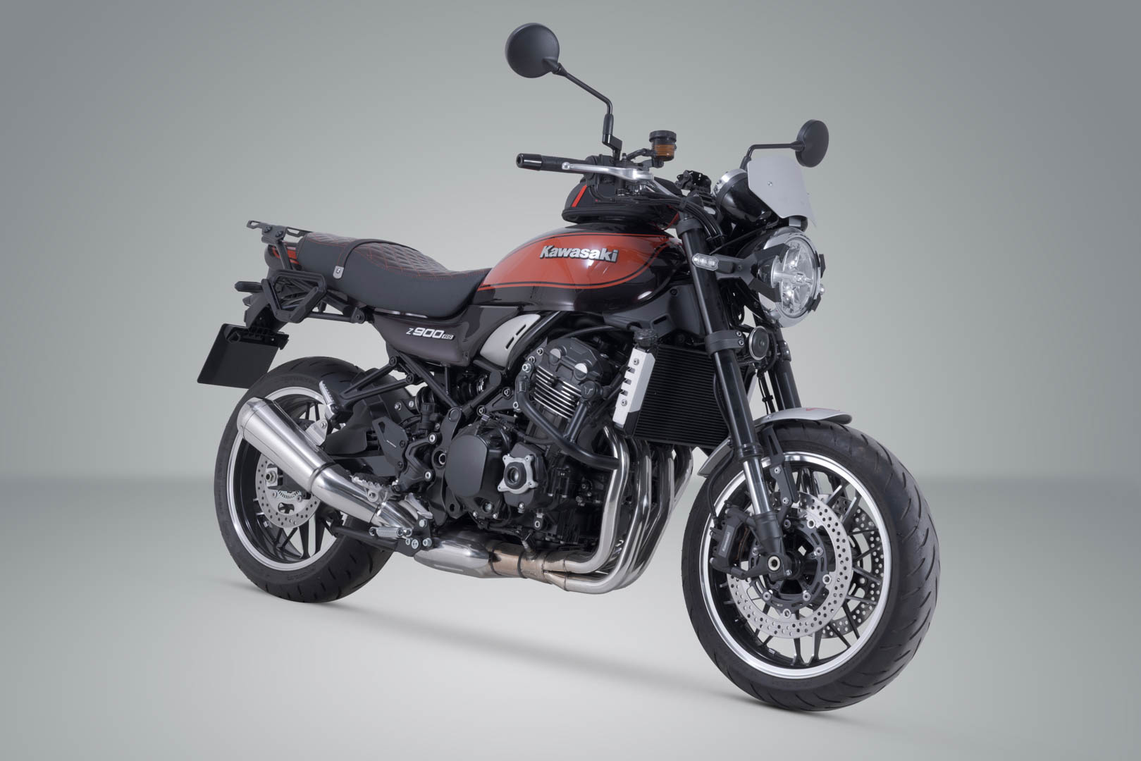 SW-MOTECH Soporte lateral derecho V-LOC Kawasaki Z900RS/ Cafe/ SE (17-) 50th Anni. (22-).