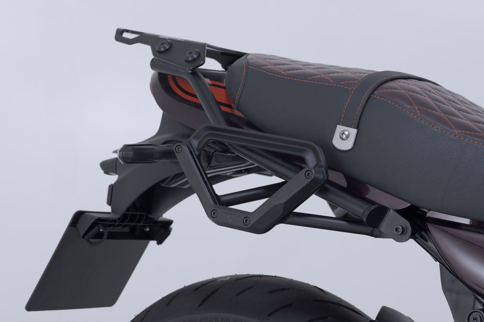 SW-MOTECH Soporte lateral derecho V-LOC Kawasaki Z900RS/ Cafe/ SE (17-) 50th Anni. (22-).