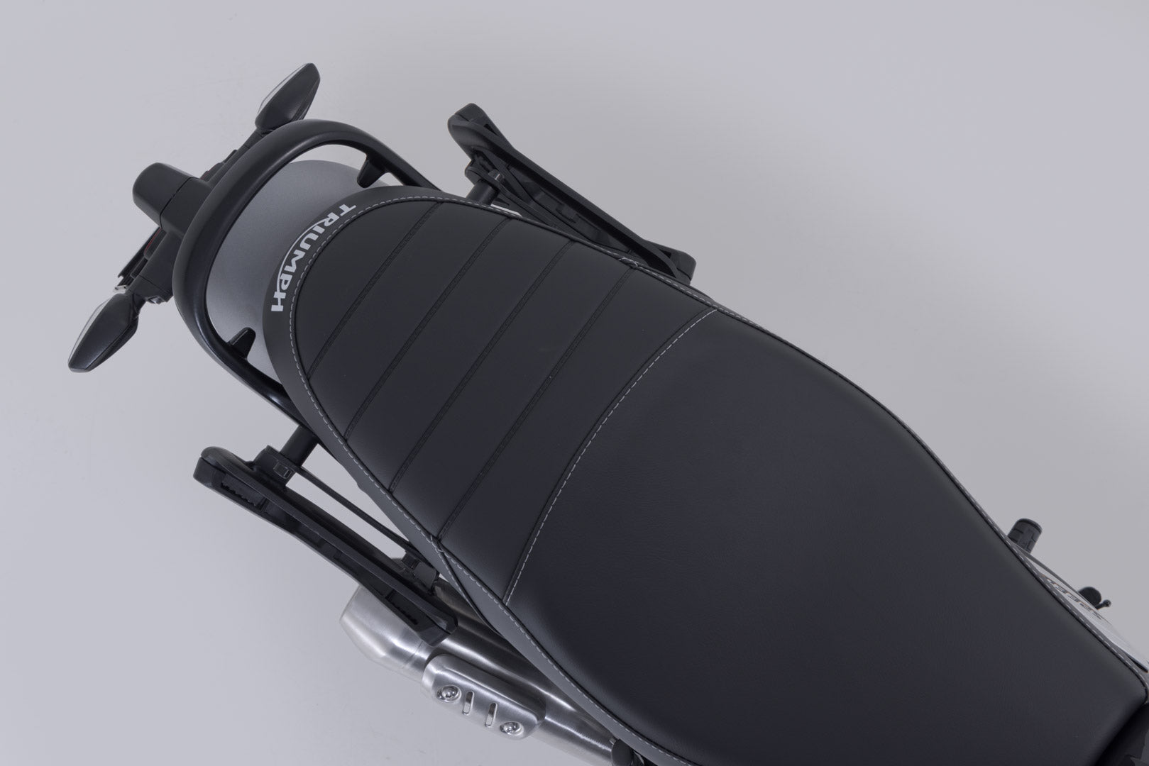 SW-MOTECH Soporte lateral derecho V-LOC Triumph Speed 400/ Scrambler 400 X (23-).