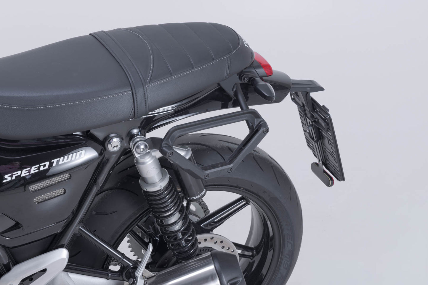SW-MOTECH Soporte lateral izquierdo V-LOC Triumph Speed Twin 1200 (18-).