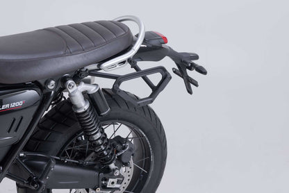 SW-MOTECH Soporte lateral izquierdo V-LOC Triumph Scrambler 1200 XC/XE (18-) X/XE (23-).